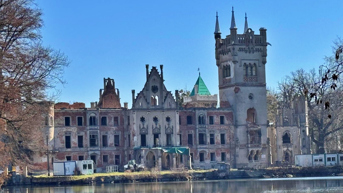 Można zwiedzić górnośląską „perłę romantyzmu”. Pałac w Kopicach czeka na gości