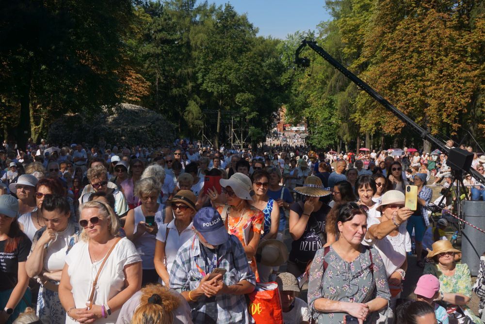Tysiące kobiet na piekarskim wzgórzu – Pielgrzymka Stanowa Kobiet i Dziewcząt 2026 przeszła do historii
