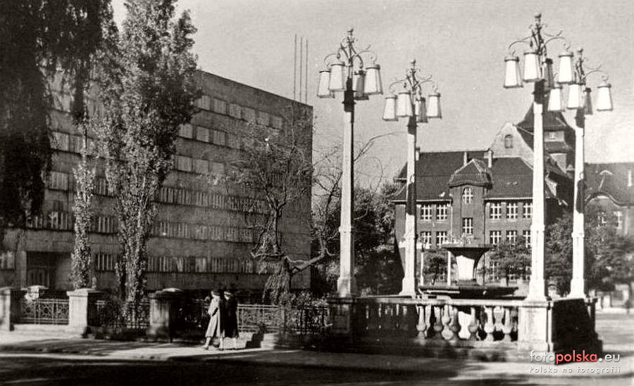 Plac Dzierżyńskiego (dziś Sejmu Śląskiego), Katowice, lata 50. XX wieku