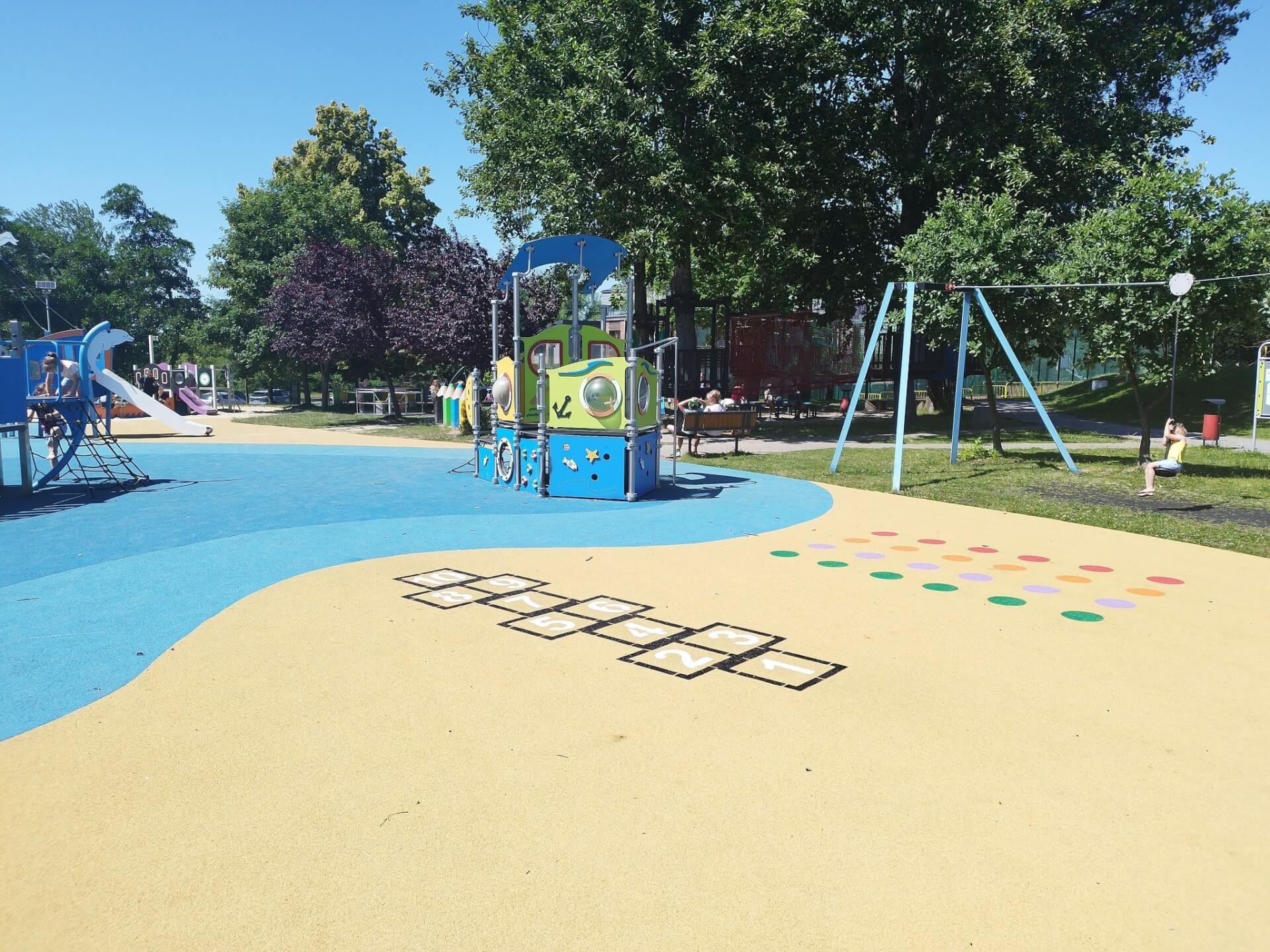 Odnowiony plac zabaw przy MOSiR w Piekarach Śląskich