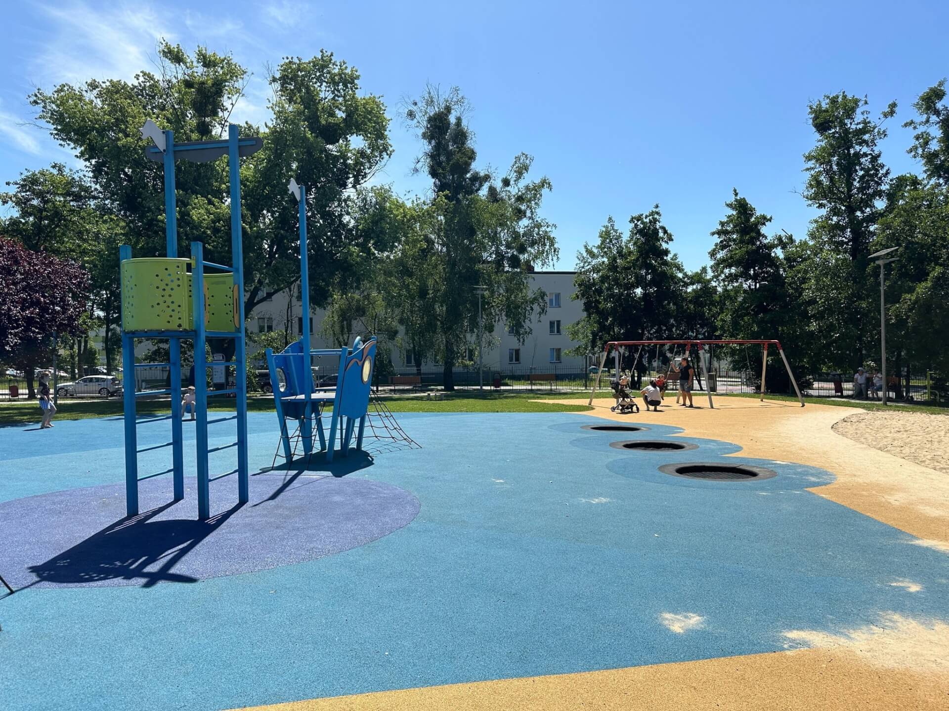 Odnowiony plac zabaw przy MOSiR w Piekarach Śląskich