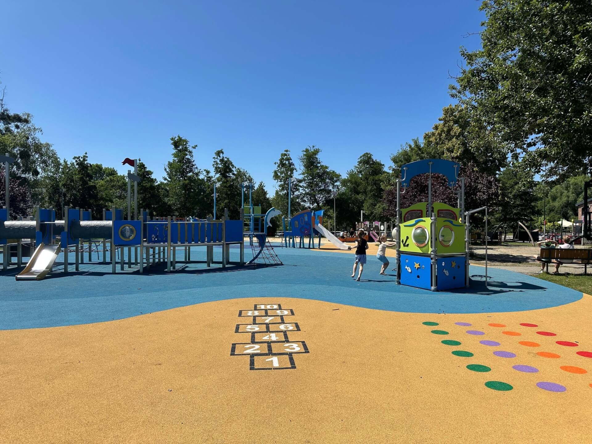 Odnowiony plac zabaw przy MOSiR w Piekarach Śląskich