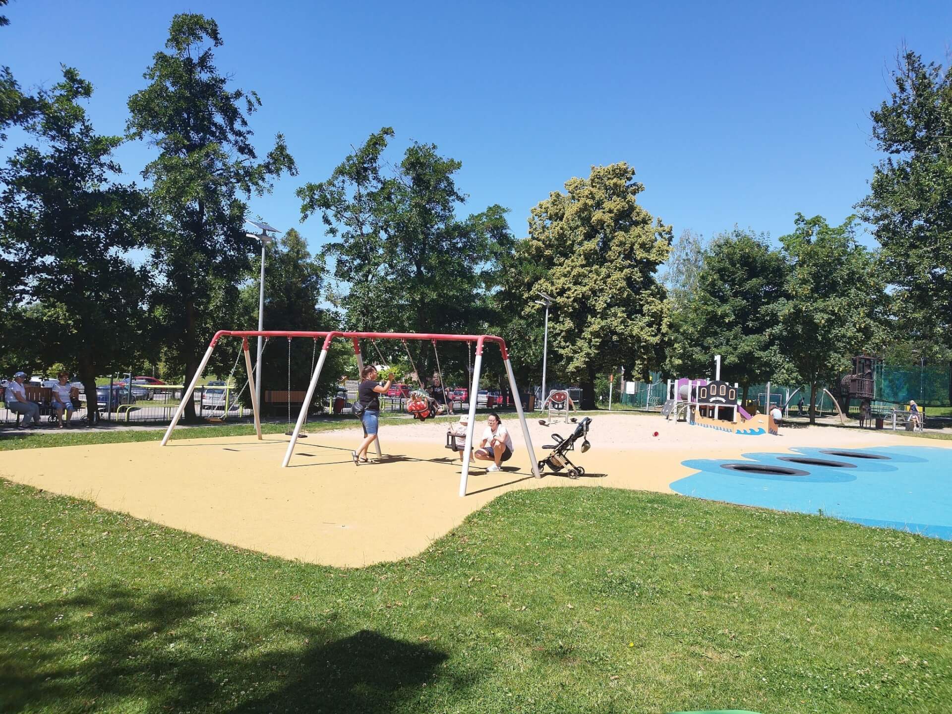 Odnowiony plac zabaw przy MOSiR w Piekarach Śląskich