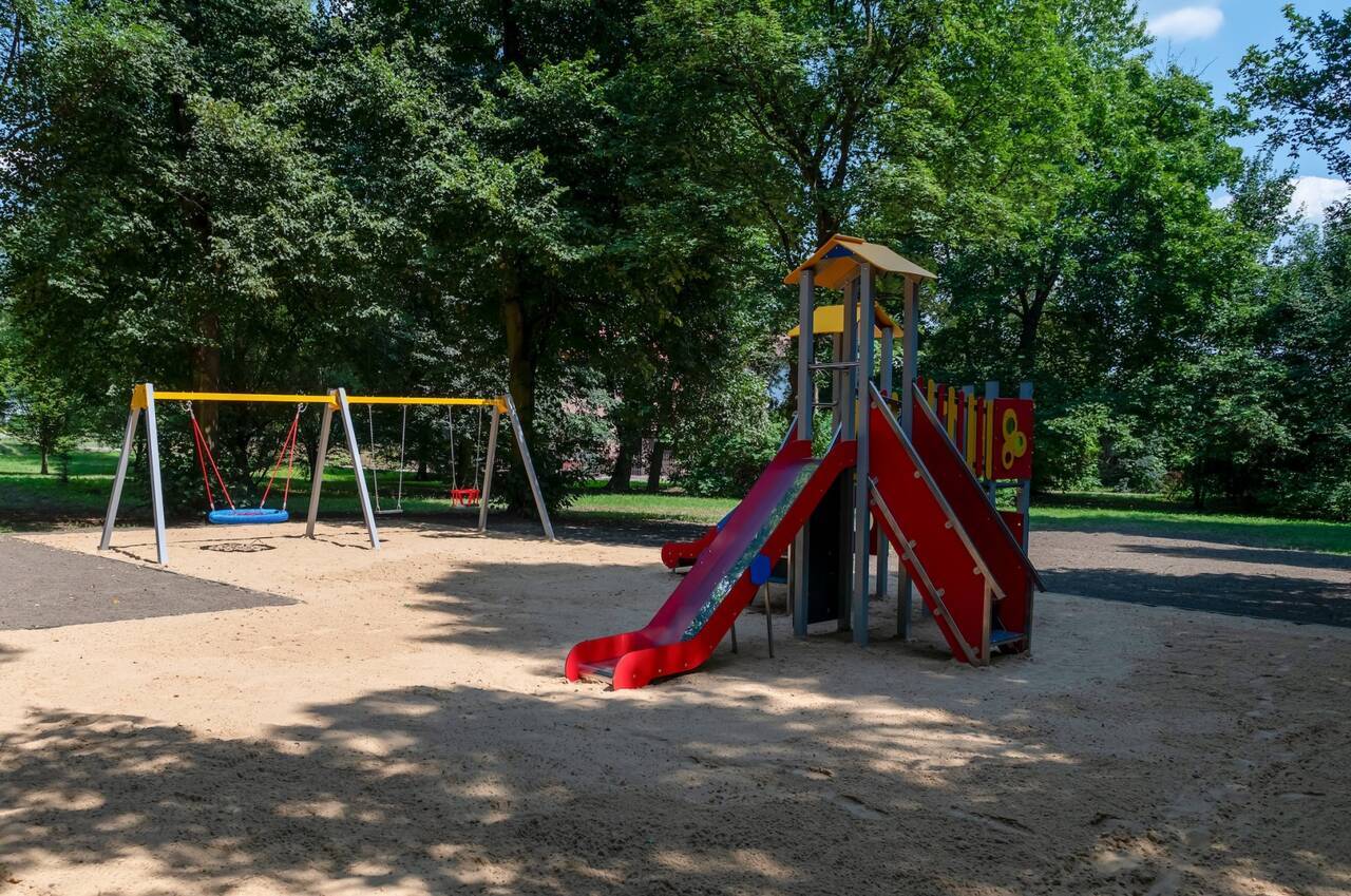 Plac zabaw w lagiewnikach zostal wyremontowany 10