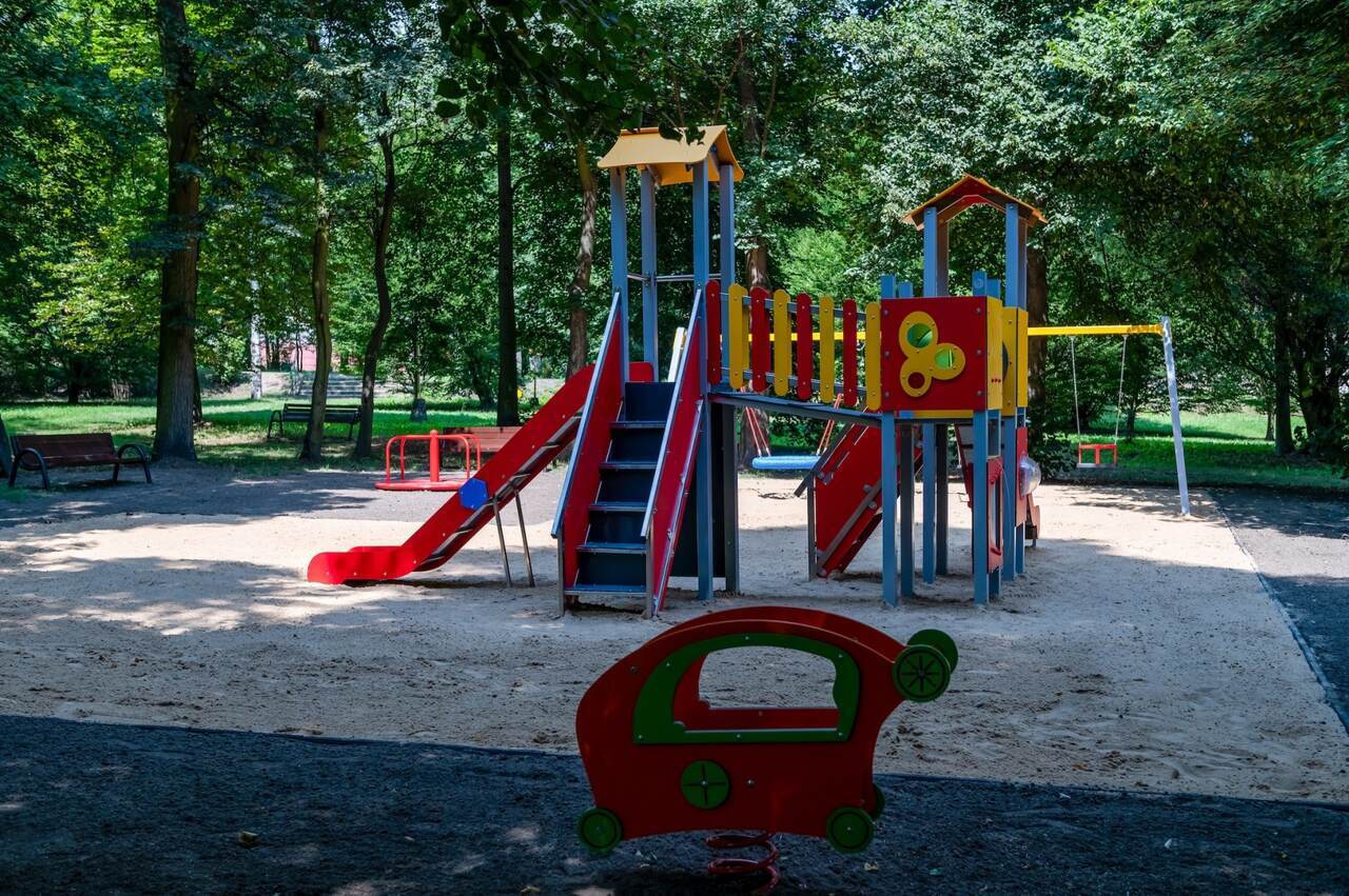 Plac zabaw w lagiewnikach zostal wyremontowany 2