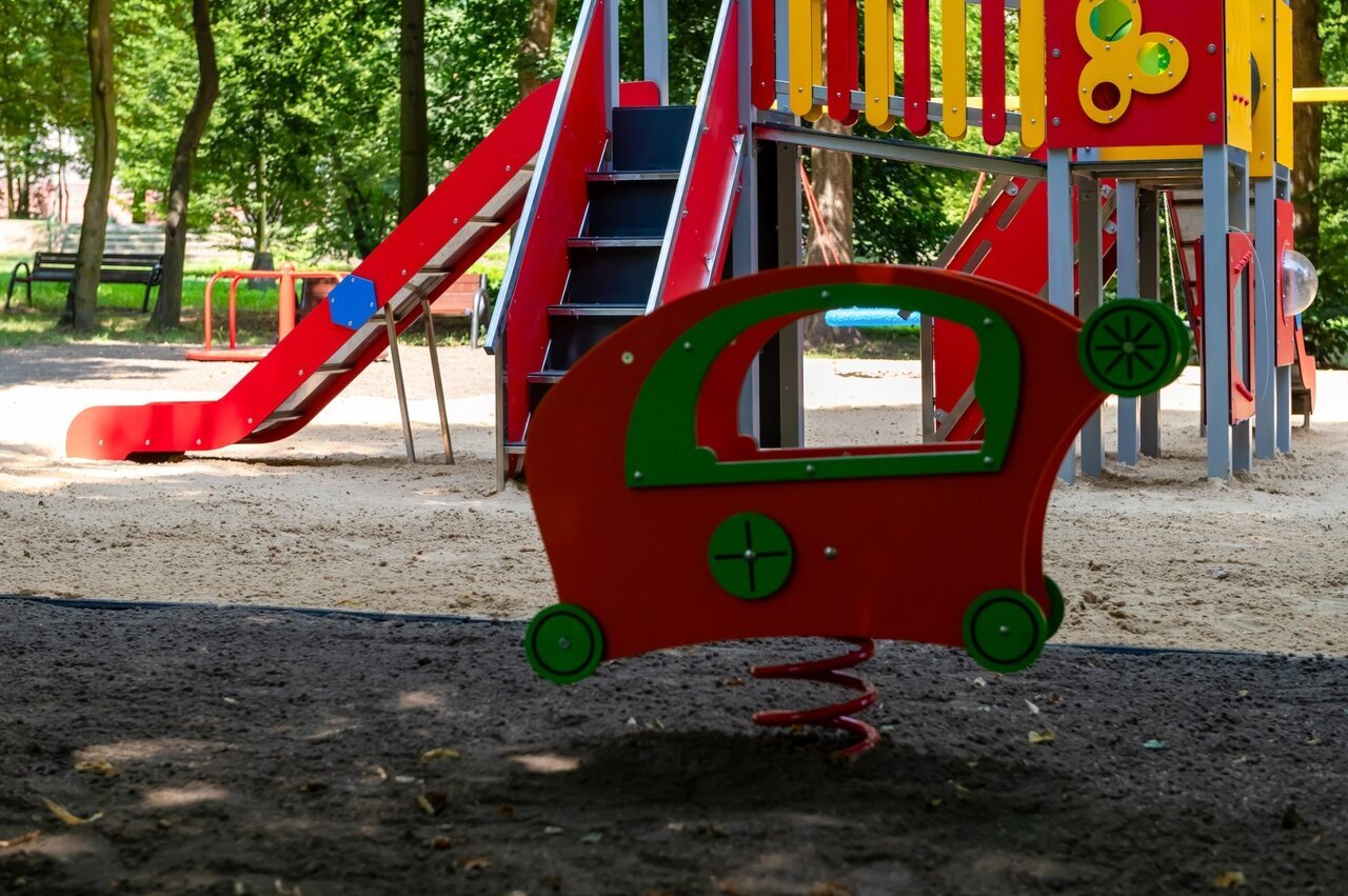 Plac zabaw w lagiewnikach zostal wyremontowany 3