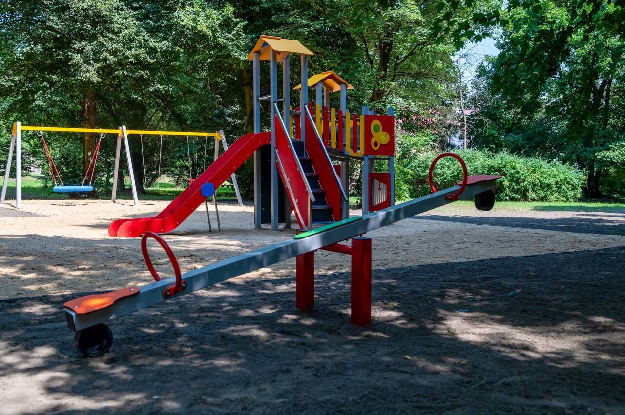 Plac zabaw w lagiewnikach zostal wyremontowany 7