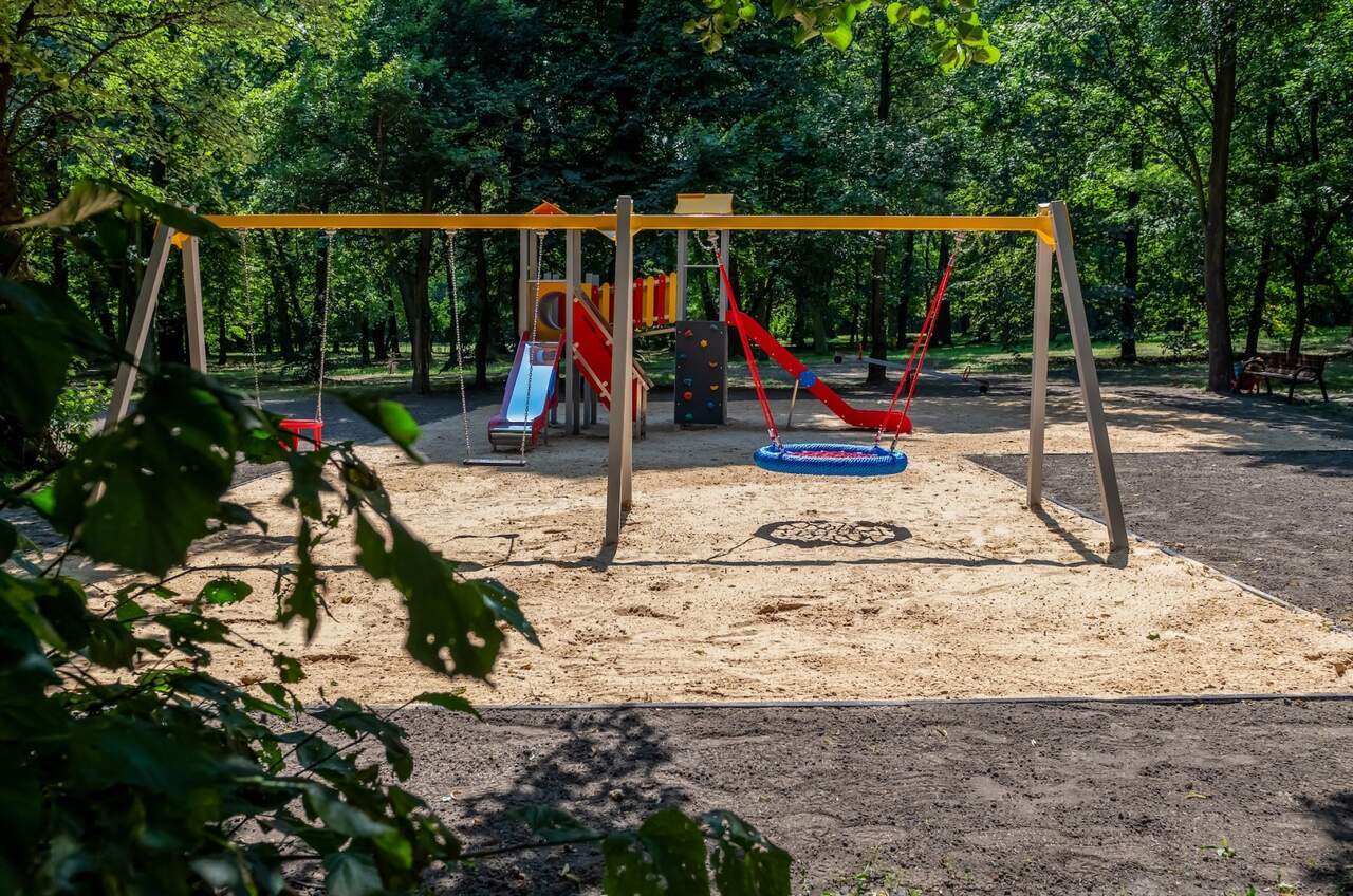 Plac zabaw w lagiewnikach zostal wyremontowany 8
