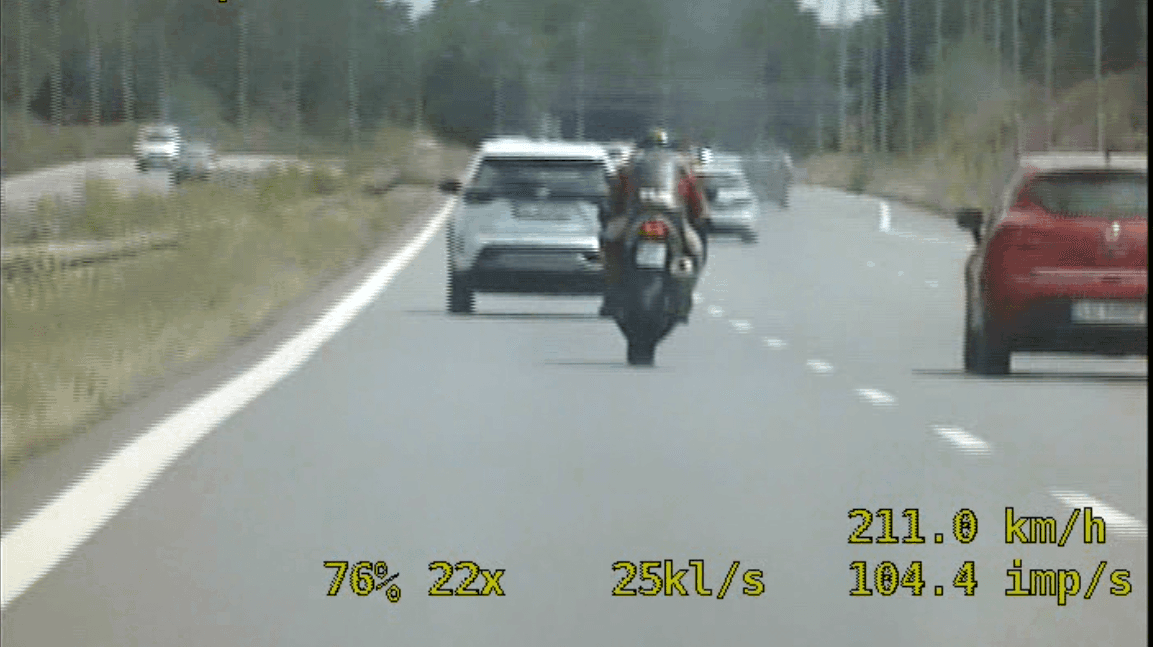 Pędził bez uprawnień 236 km/h