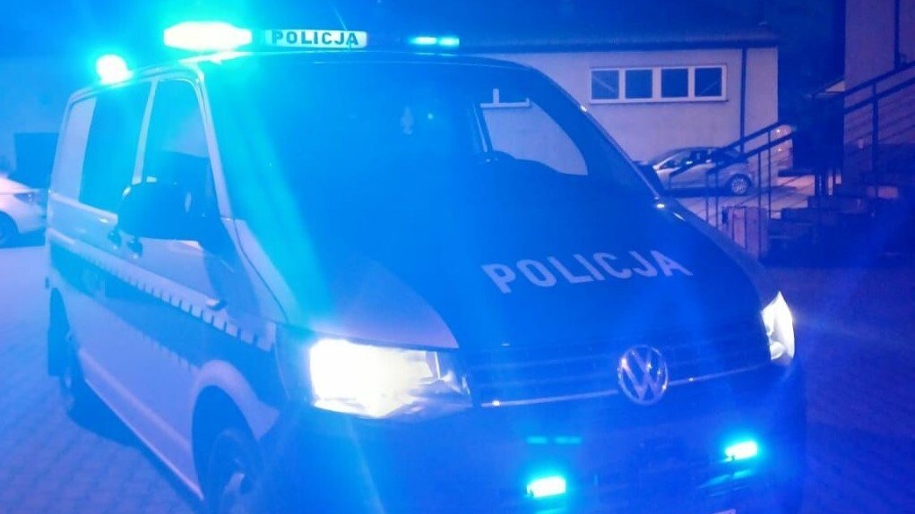 Wypadek busa na DW 793 w Ostrężniku. Cztery osoby trafiły do szpitali