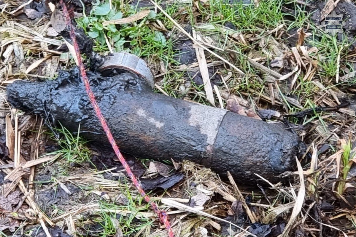 Tarnogórska policja zabezpieczyła pocisk artyleryjski z czasów wojennych