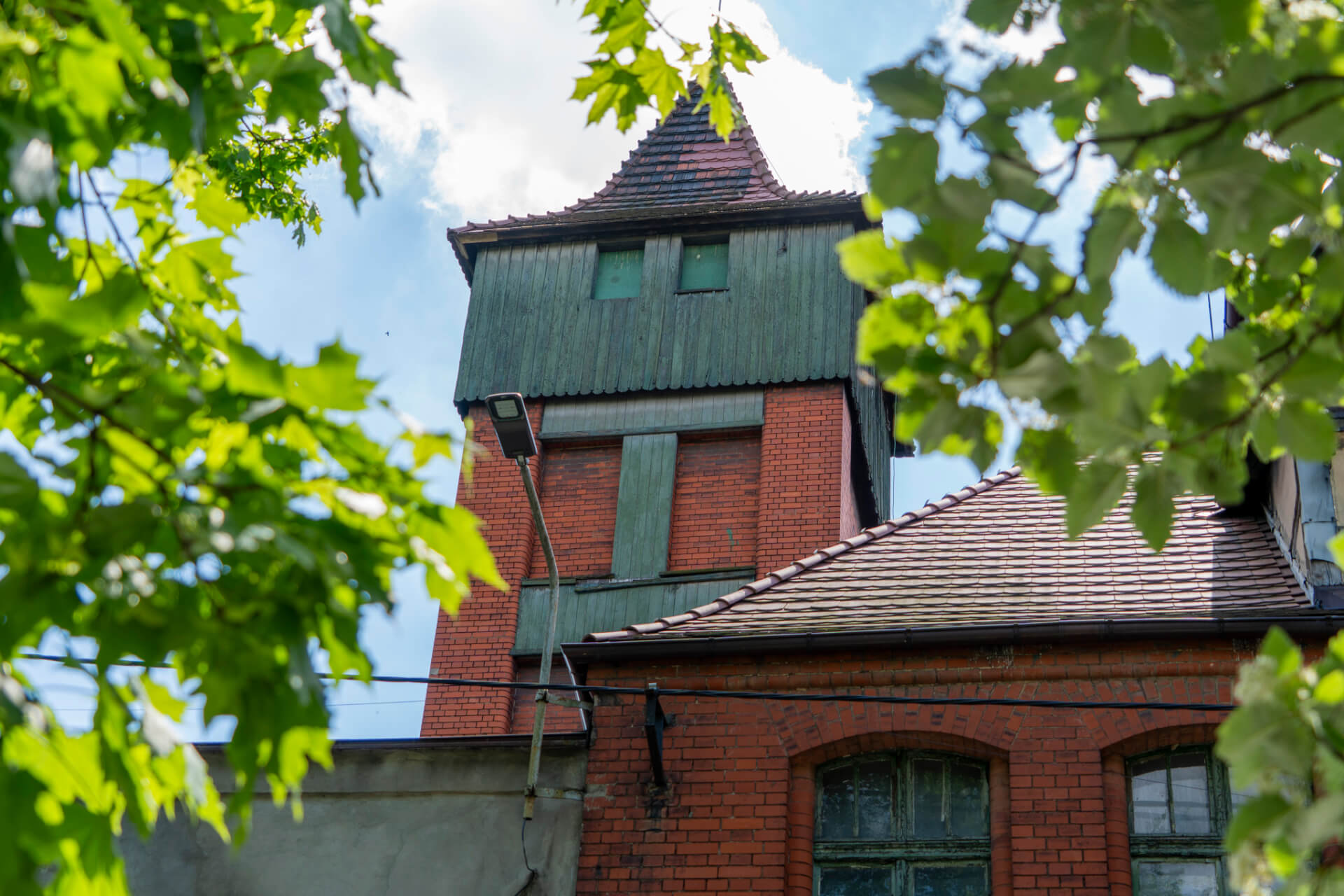 Zabytkowa remiza strażacka w Łagiewnikach