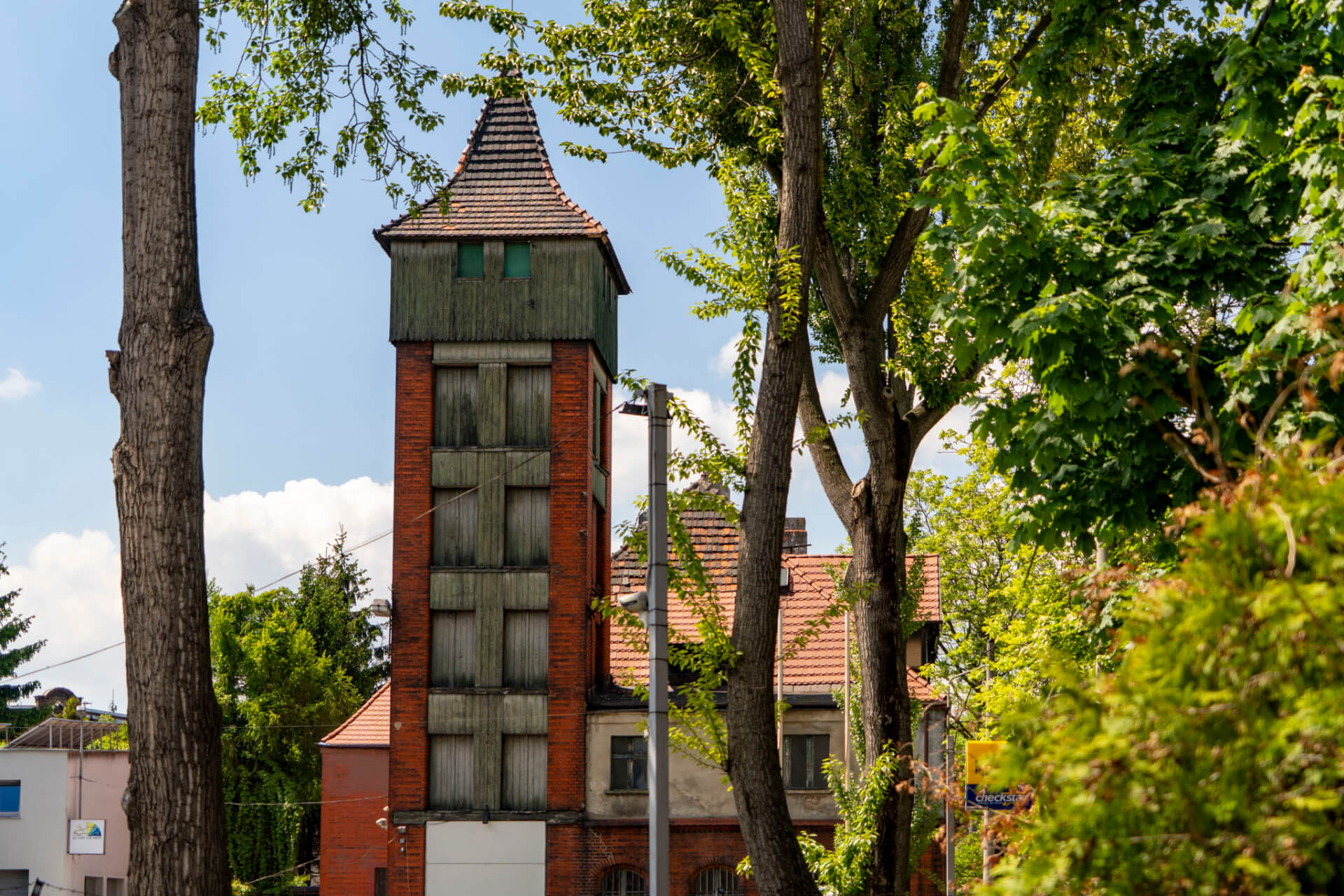 Kolejna zabytkowa remiza w Bytomiu na sprzedaż. Prawdziwa perła architektury w Łagiewnikach