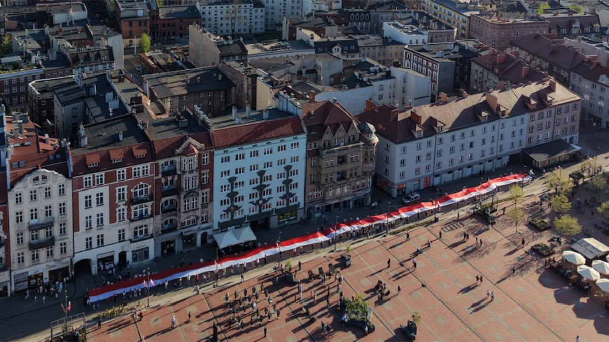 105 metrów Biało-Czerwonej na Święto Flagi w Bytomiu