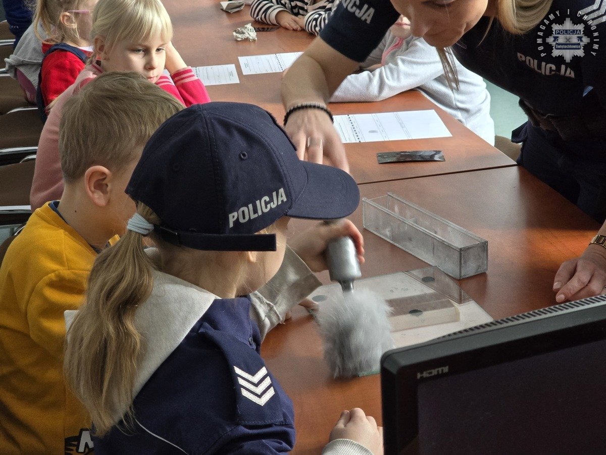Przedszkolaki z wizytą u świętochłowickich policjantów
