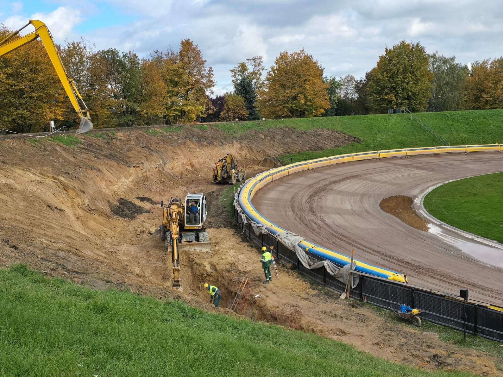 Budowa trybun na stadionie OSiR Skałka