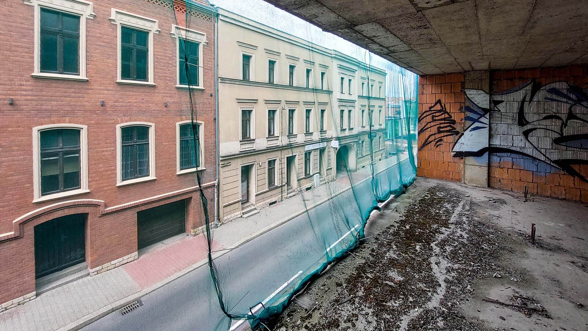 Wnętrze nieukończonego budynku przy ul. Kwietniewskiego w Bytomiu