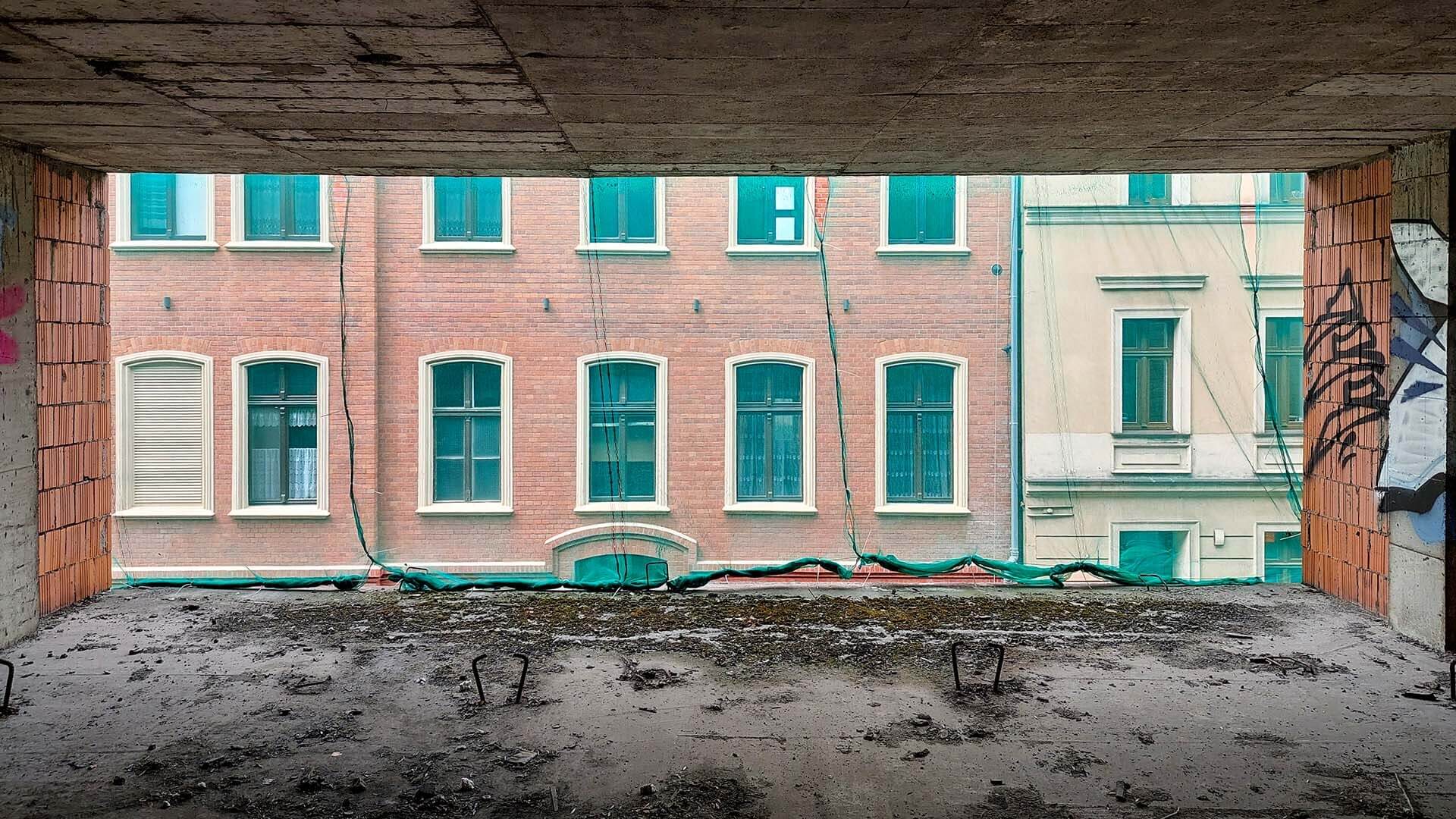 Wnętrze nieukończonego budynku przy ul. Kwietniewskiego w Bytomiu