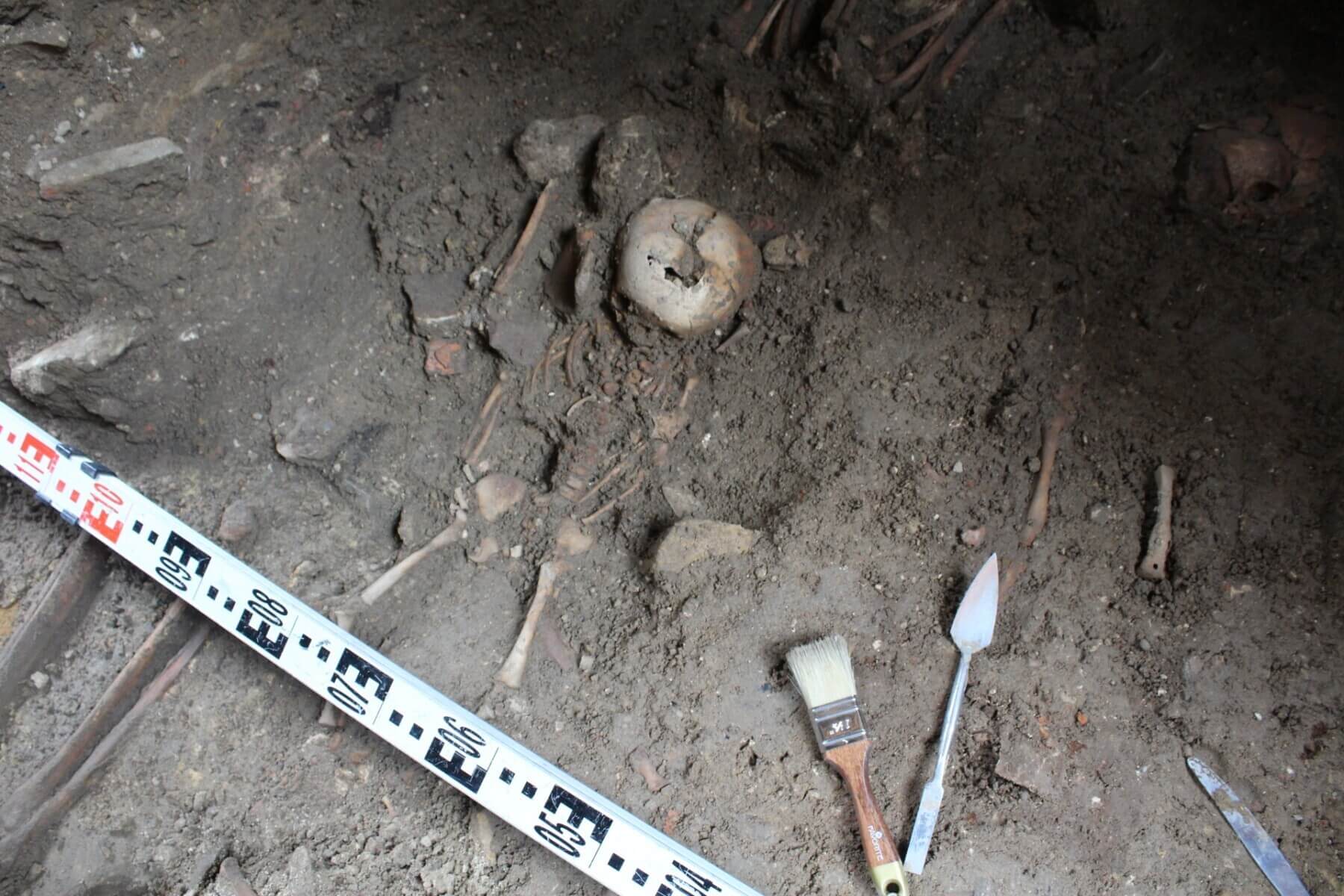 W kościele pw. św. Wojciecha archeolodzy odkryli groby dziecięce ze średniowiecza