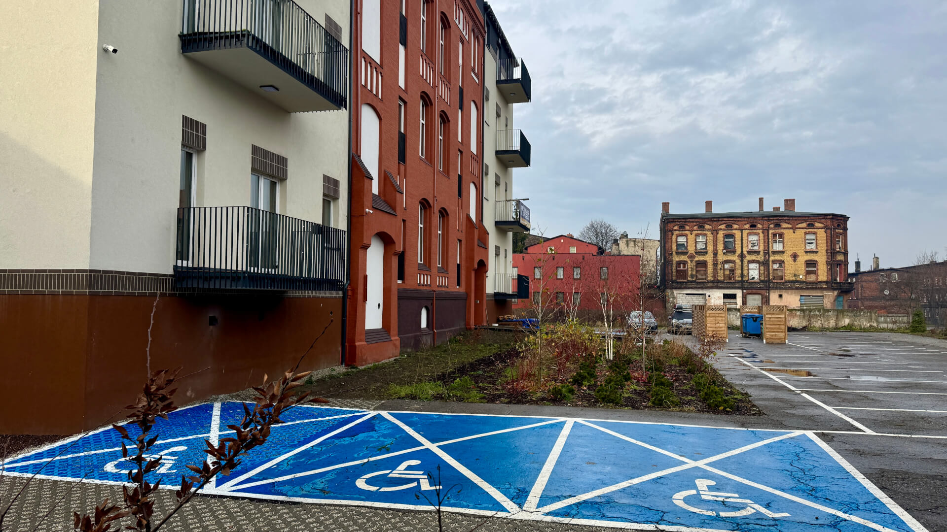 Dostępny parking dla mieszkańców