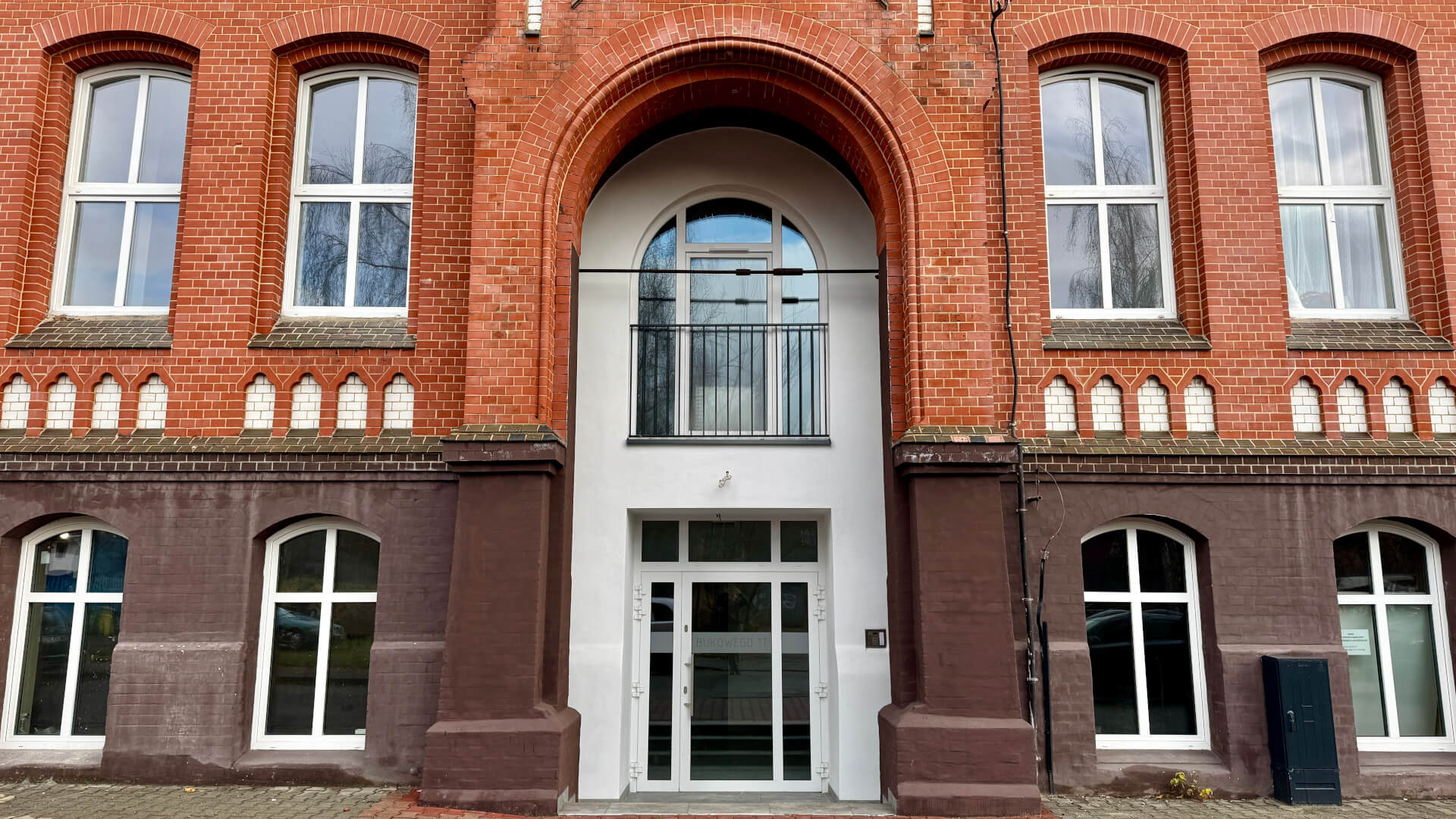 Dziś nie ma schodów, ani uciętych drzwi