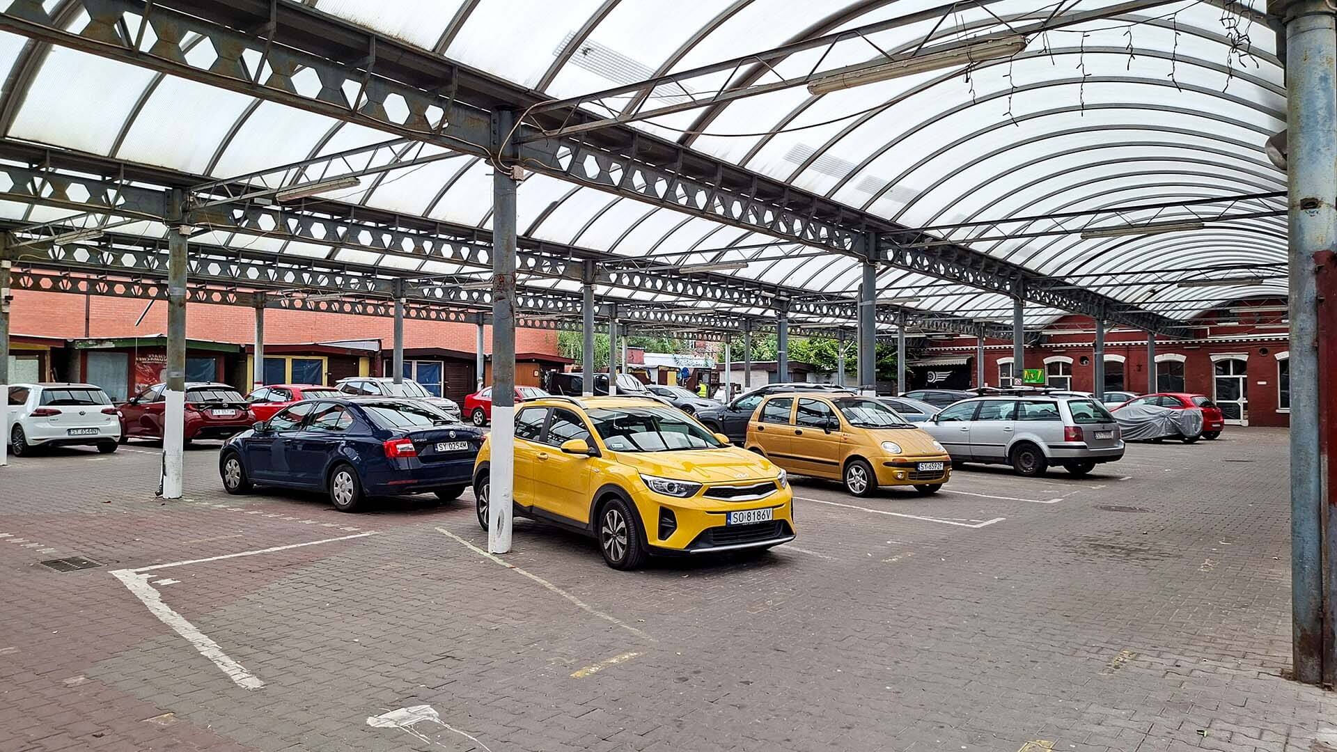 Parking na terenie targowiska przy ul. Matejki w Bytomiu