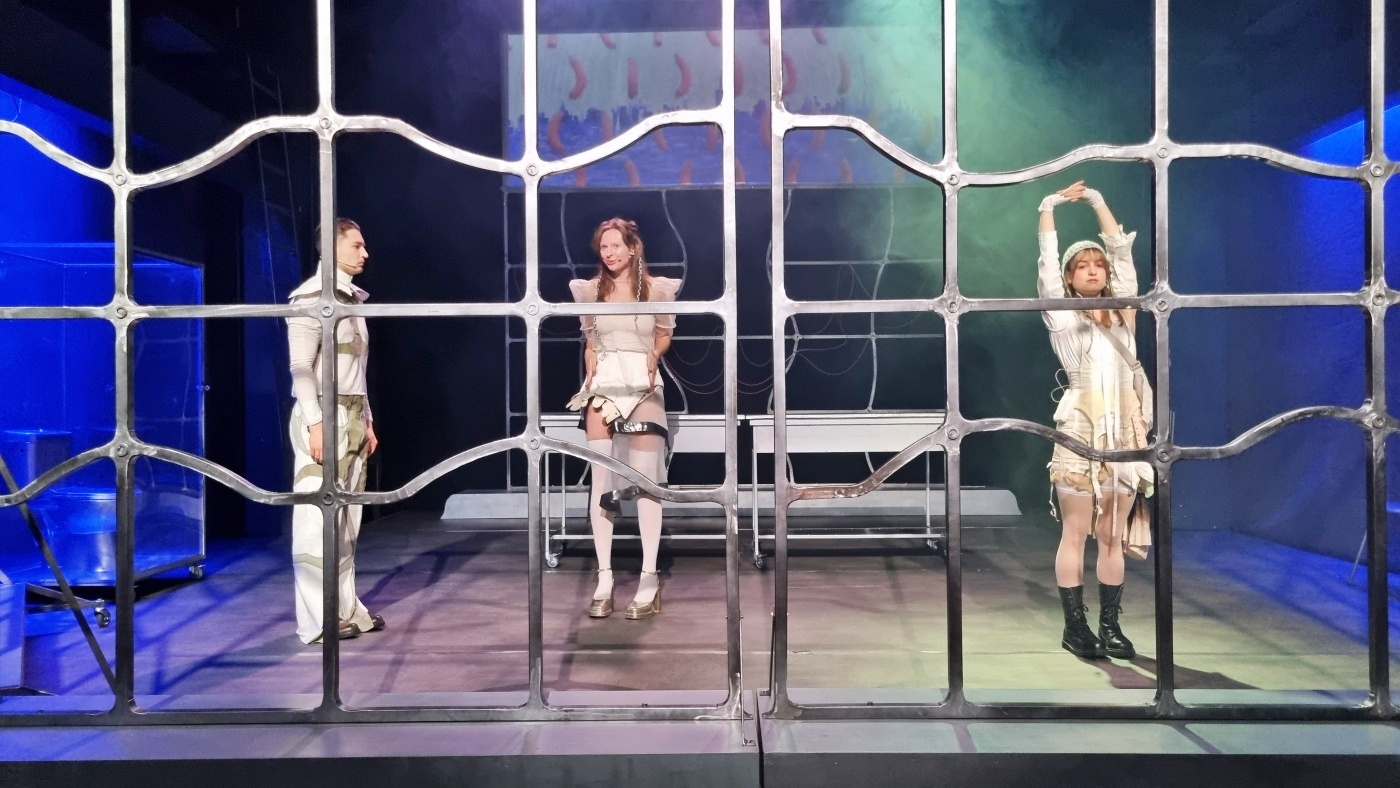 Teatr rozrywki nawiedzony toster 5