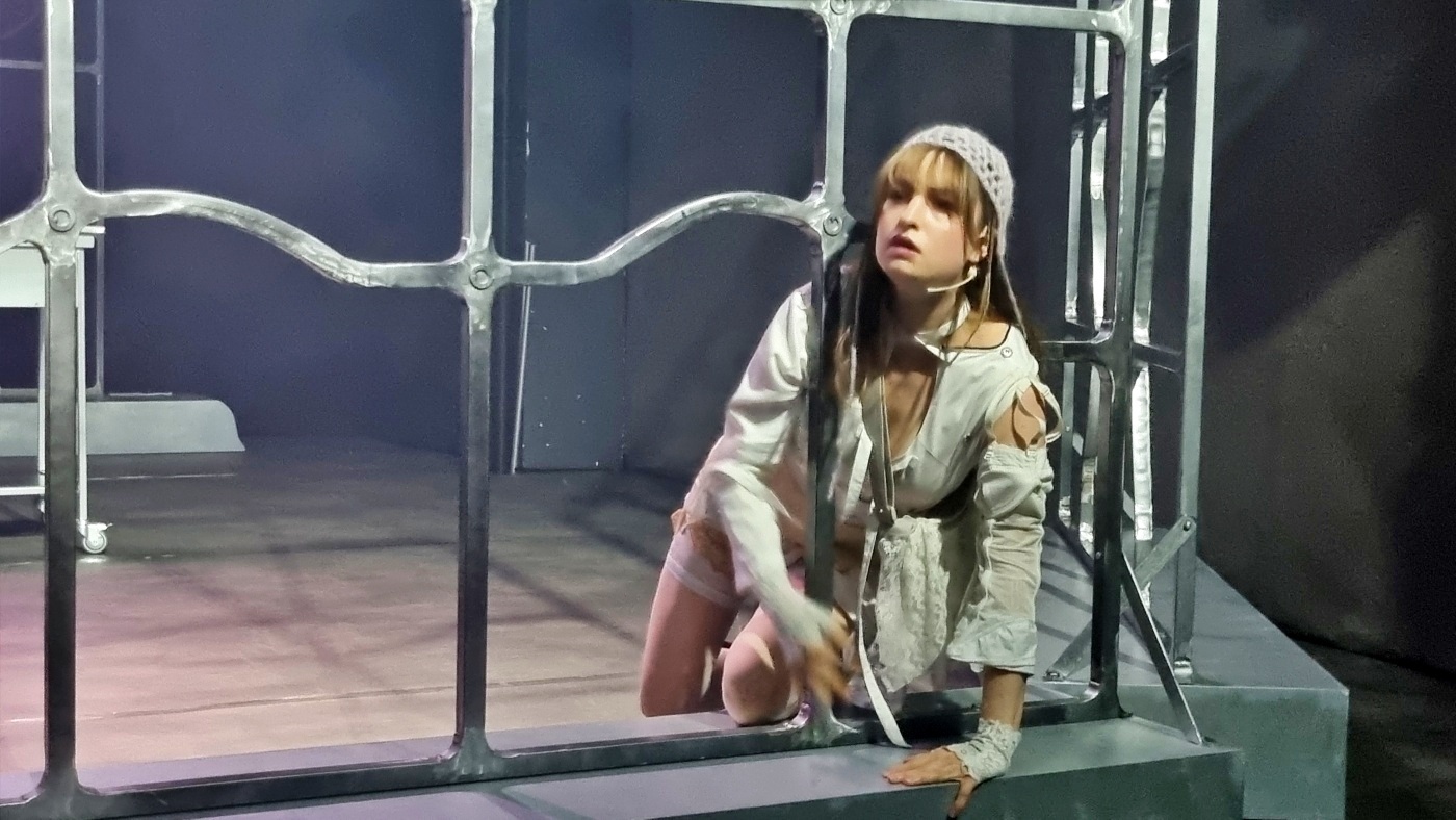 Teatr rozrywki nawiedzony toster 6