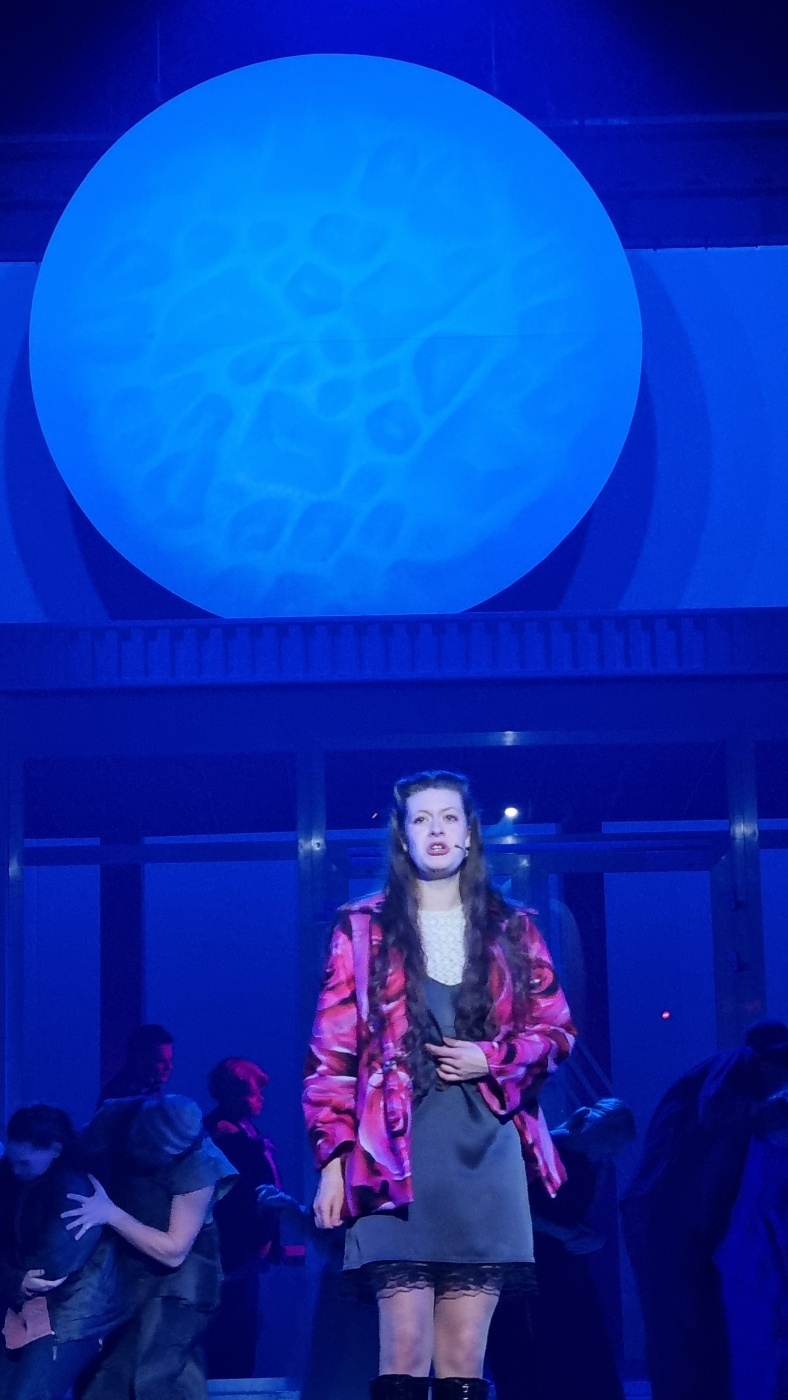 Teatr rozrywki wilczy ksiezyc 9