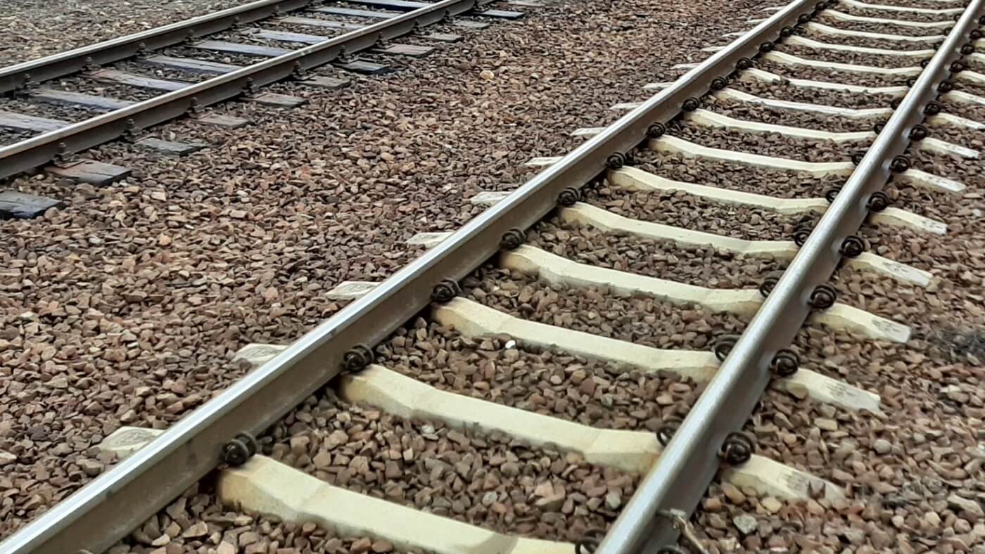 Śmiertelny wypadek na torach. Nie żyje kobieta potrącona przez pociąg towarowy