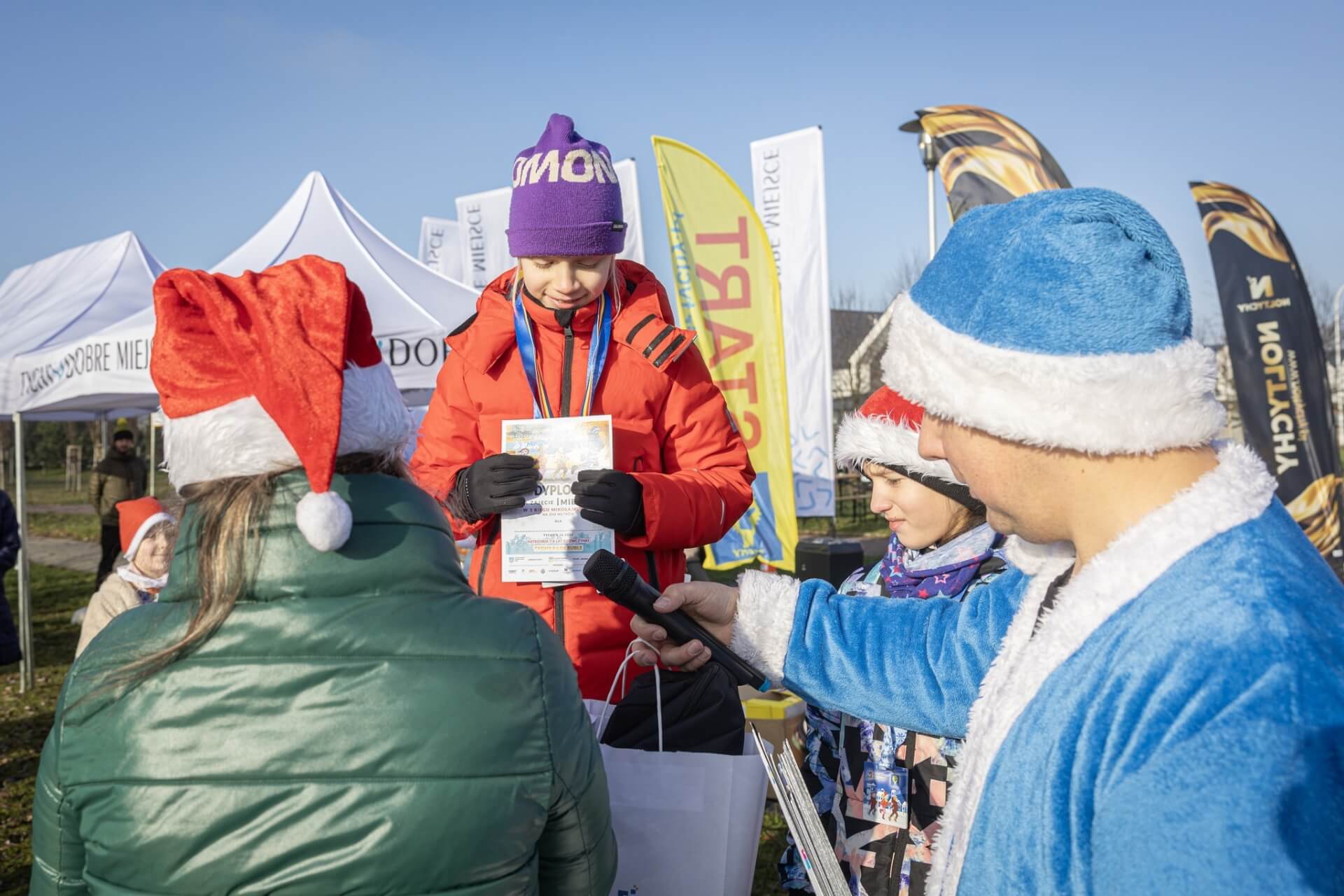 Trzeci tyski bieg mikolajkowy dla dzieci w parku suble 08 12 2024 1ba3