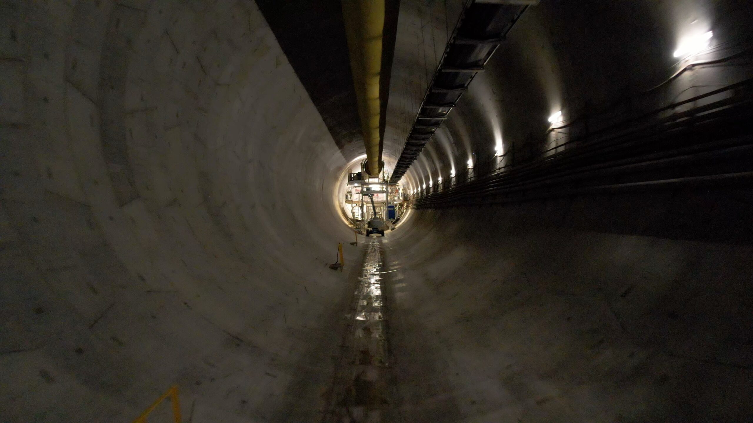 Tunel w srodku scaled