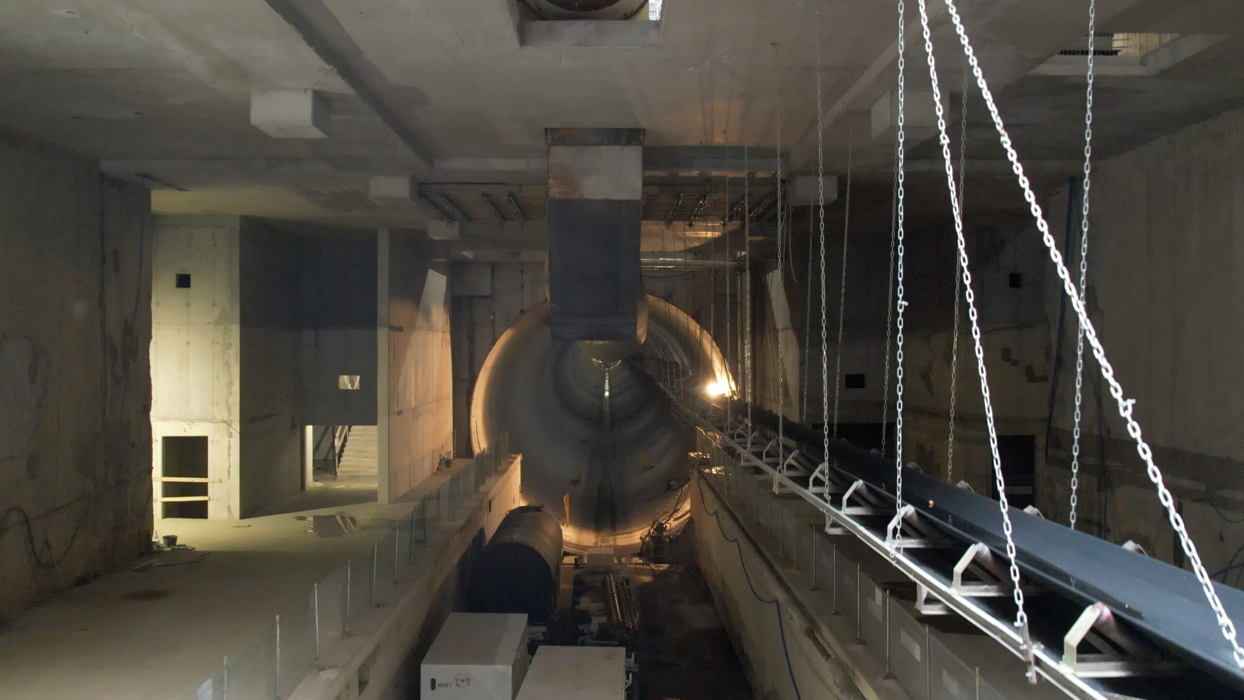 Tunel w srodku scaled