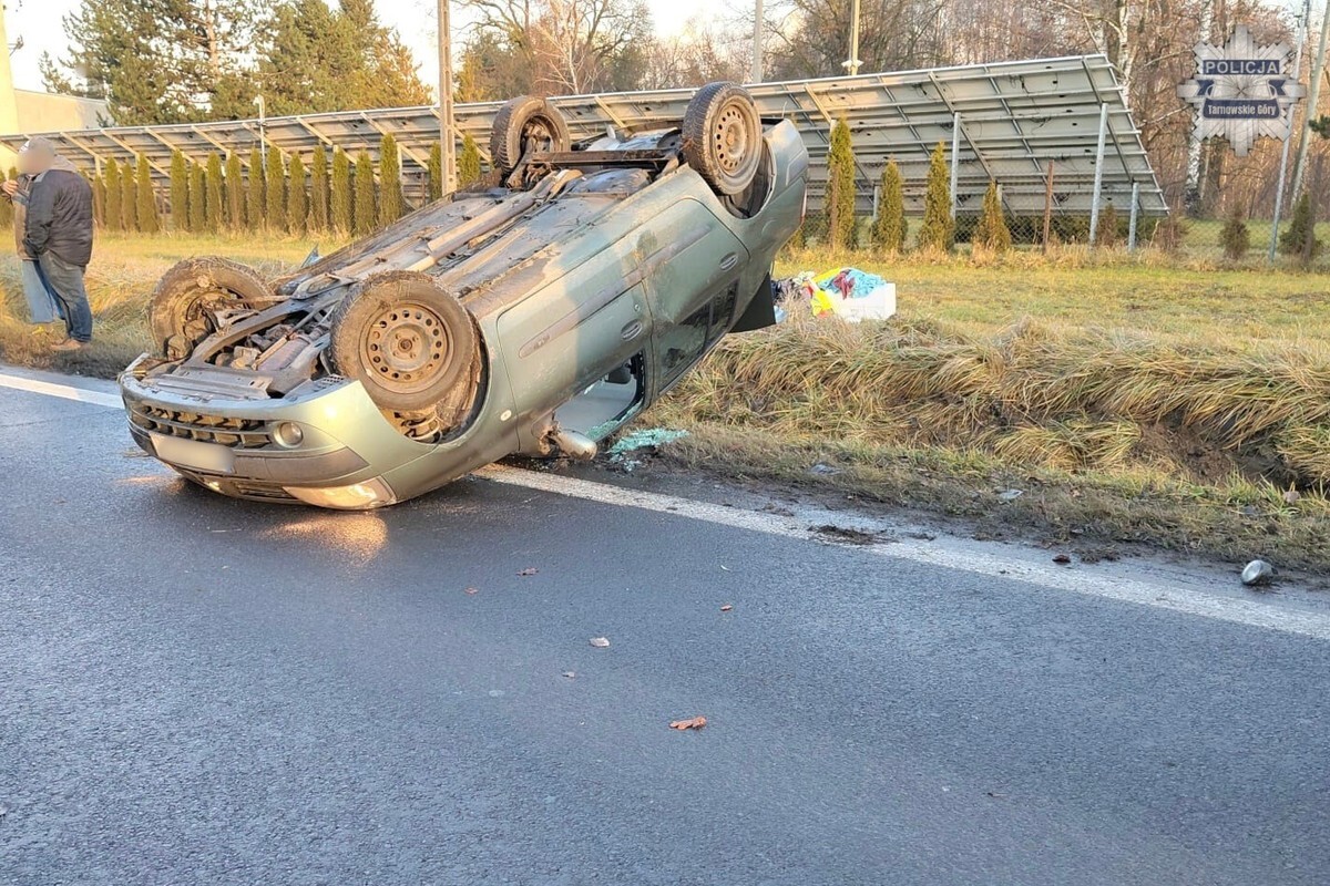 Dachowanie na DK 11 w Tworogu