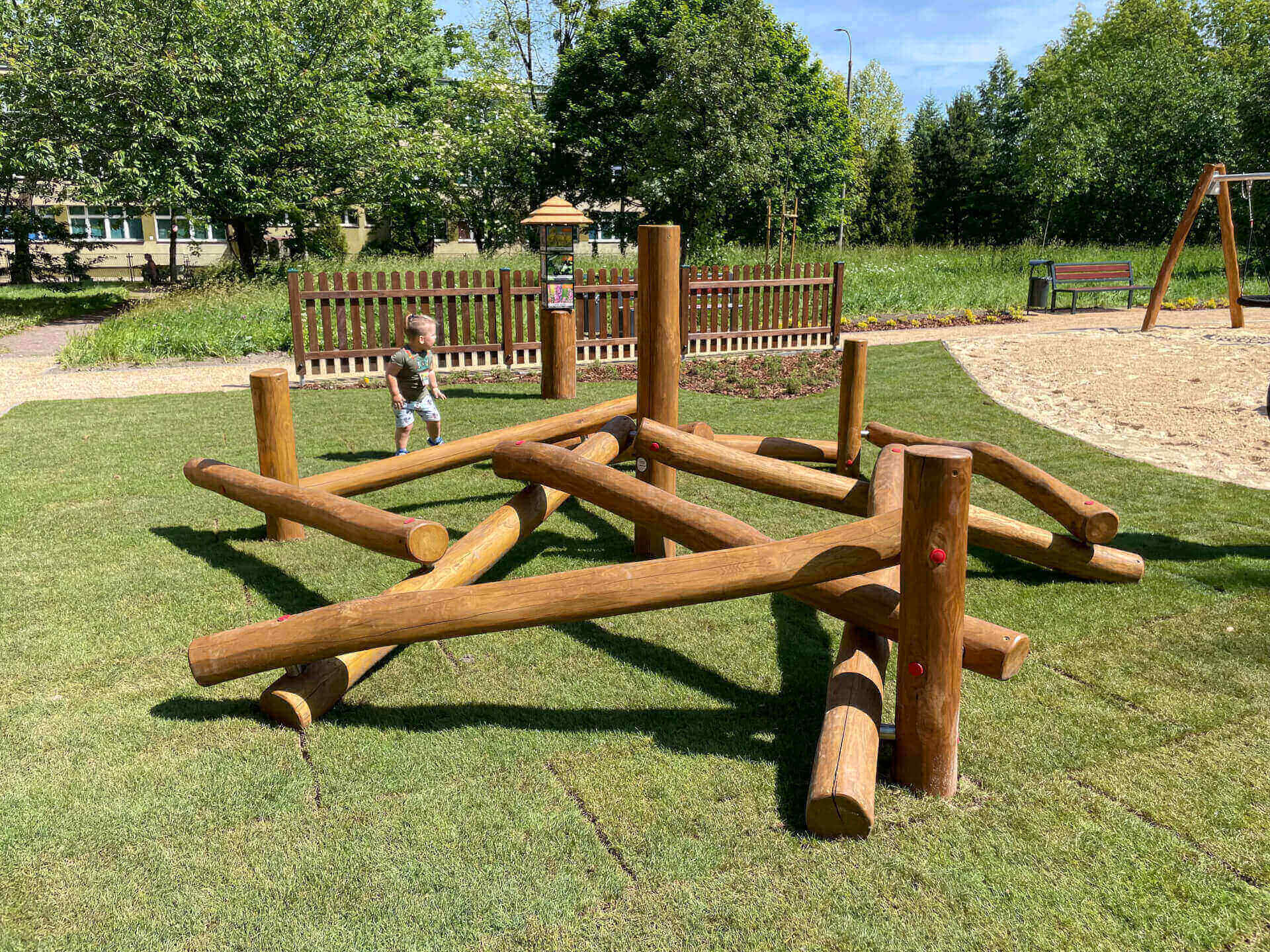 Urządzenie sprawnościowe z drewna