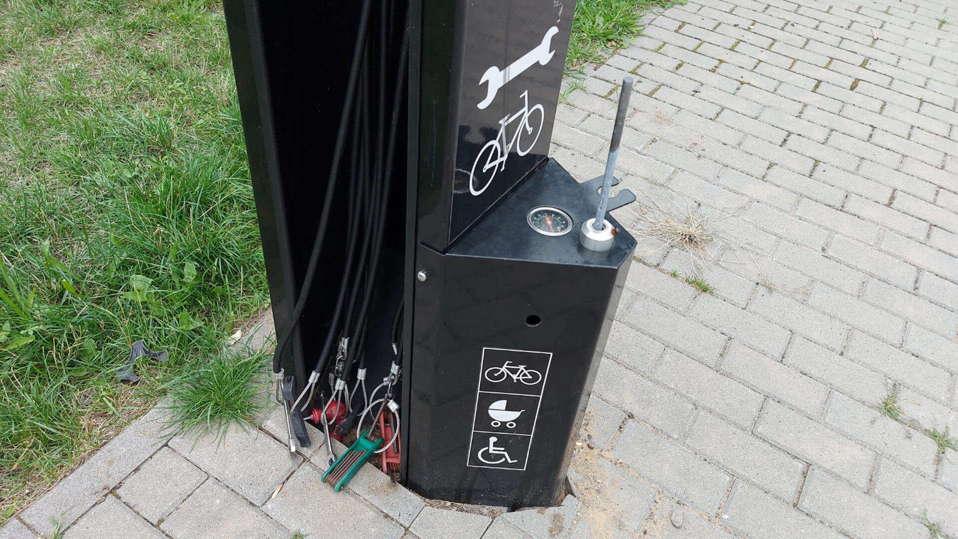 Uszkodzona stacja naprawcza