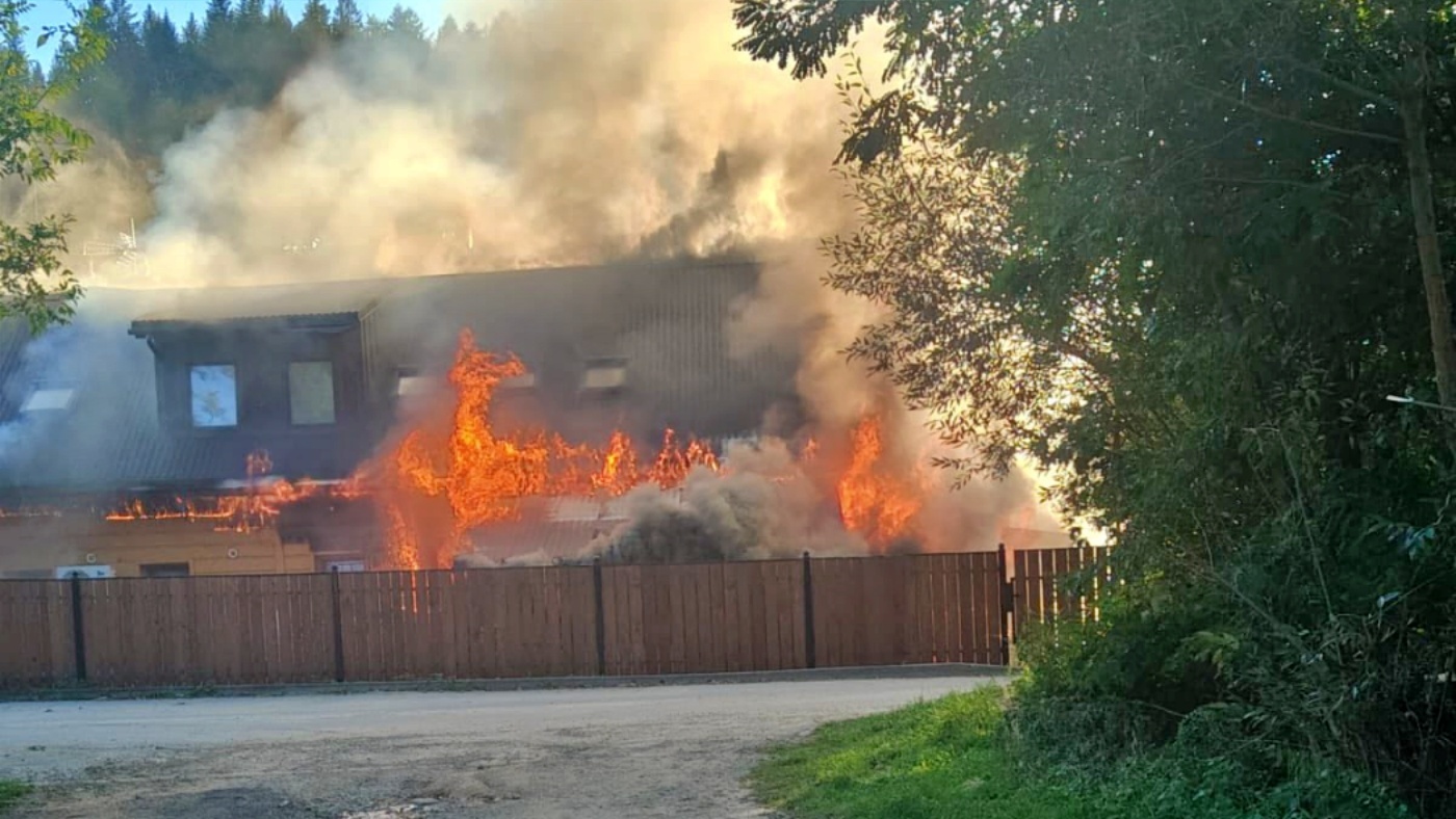Pożar pensjonatu w Wiśle. Akcja gaśnicza trwała kilka godzin