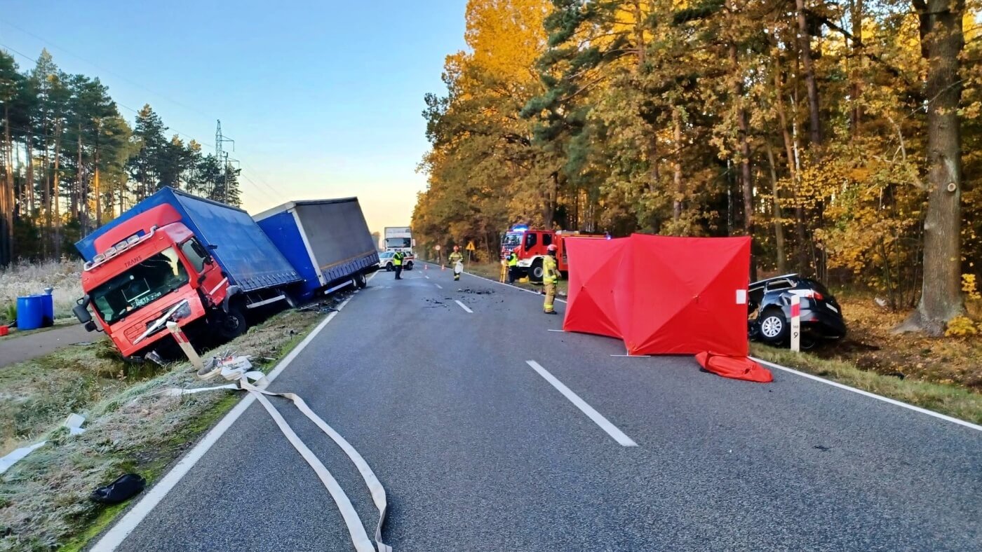 Śmiertelny wypadek na DK46. Droga całkowicie zablokowana
