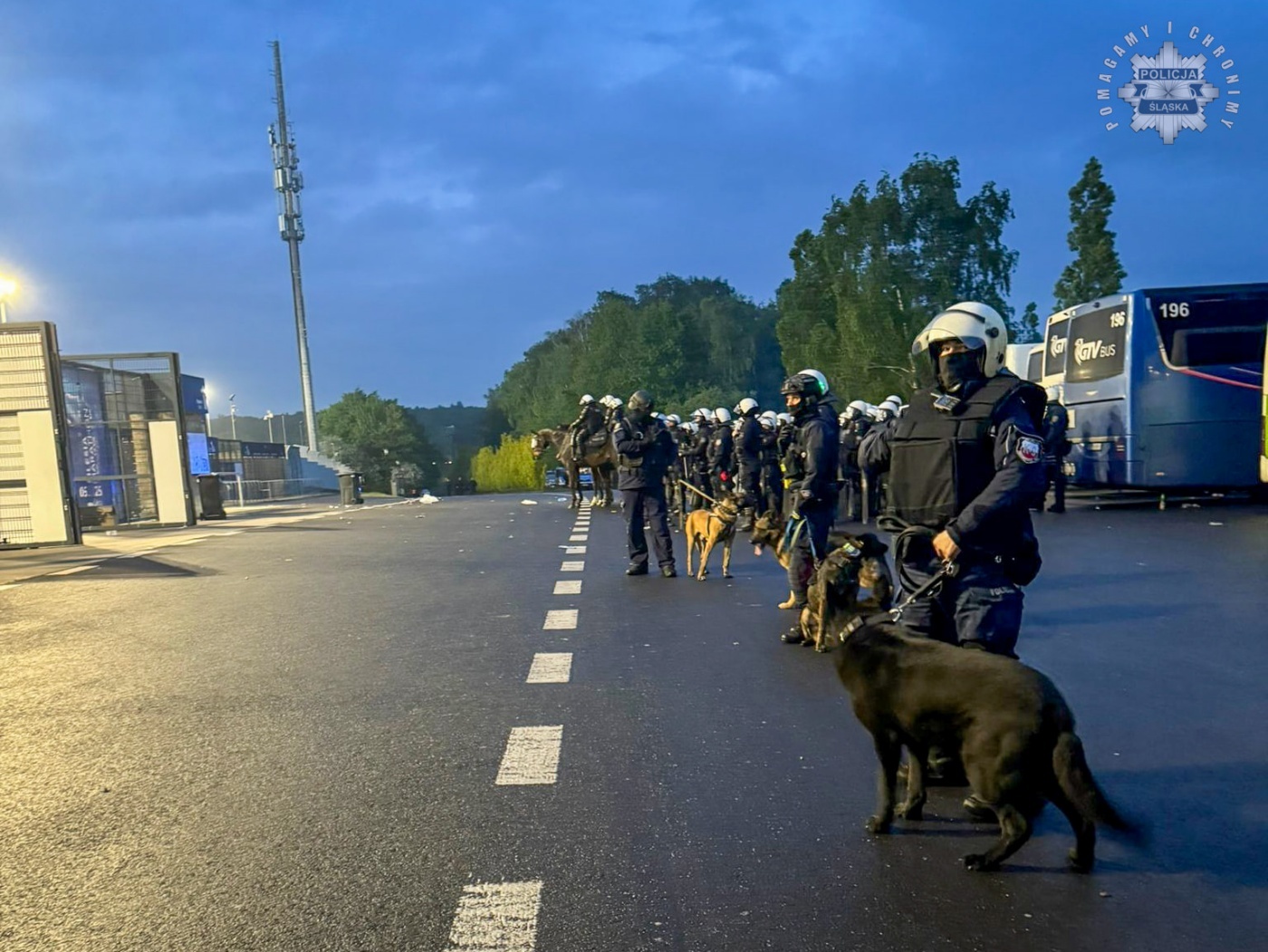 Zadyma na stadionie slaskim 10