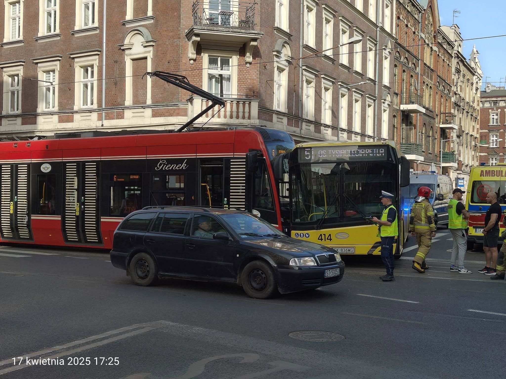 Zderzenie Katowice autobus tramwaj