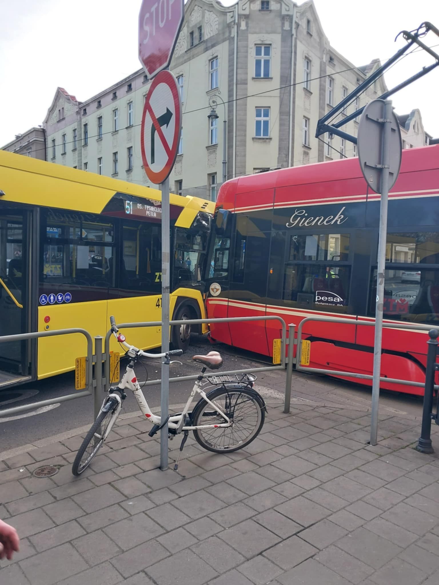 Zderzenie Katowice autobus tramwaj