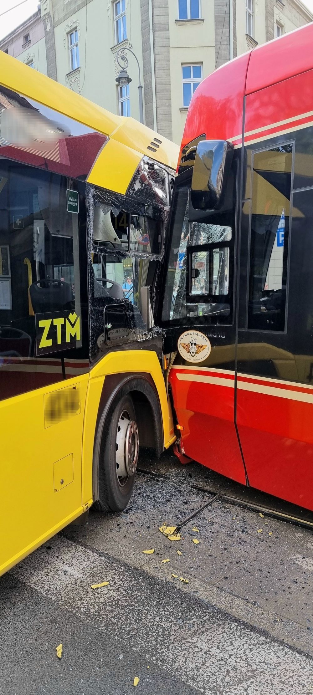 Zderzenie Katowice autobus tramwaj 10